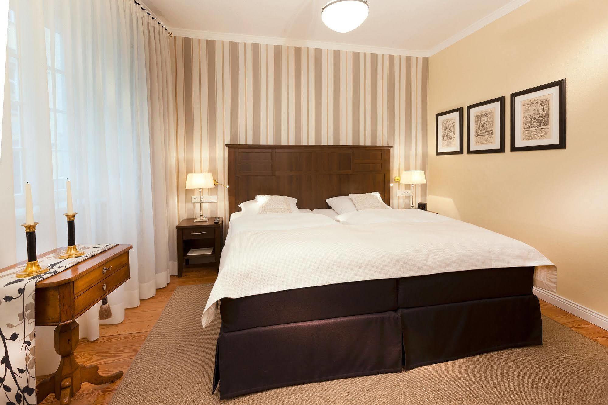 Boutique-Hotel Moseltor Трабен-Трарбах Экстерьер фото